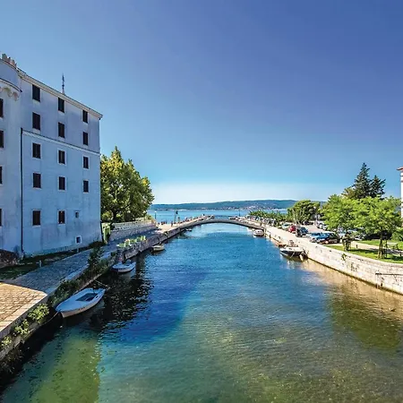 Apartman Front In