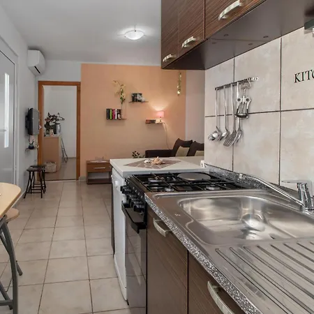 Front In Apartman