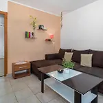 公寓 In With Kitchen Šmrika