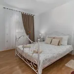 In With Kitchen Šmrika